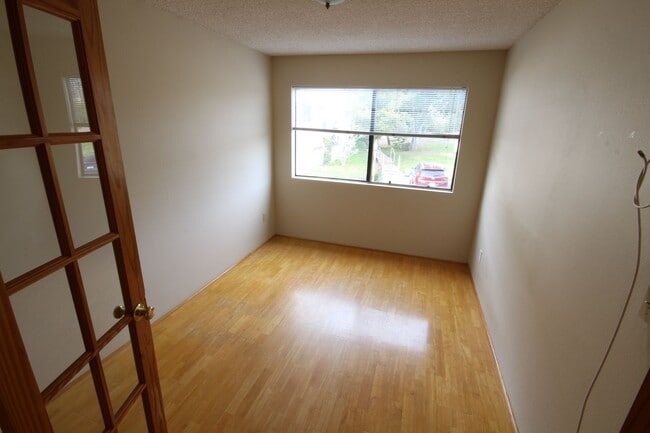 Building Photo - Super Spacious 2-Bedroom + Office 2.5-Bathroom La Jolla UTC Townhome with 2-car garage
