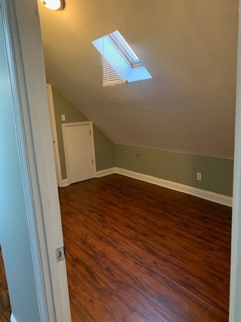 Building Photo - 2245 W Shakespeare Ave