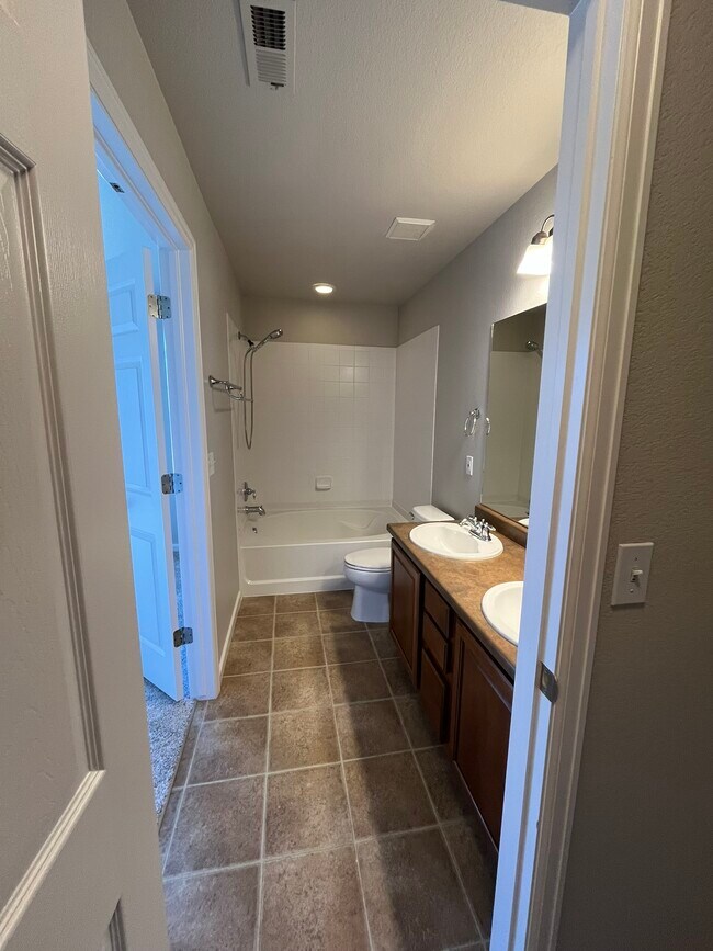 Building Photo - 1119 Yellow Dogwood Heights