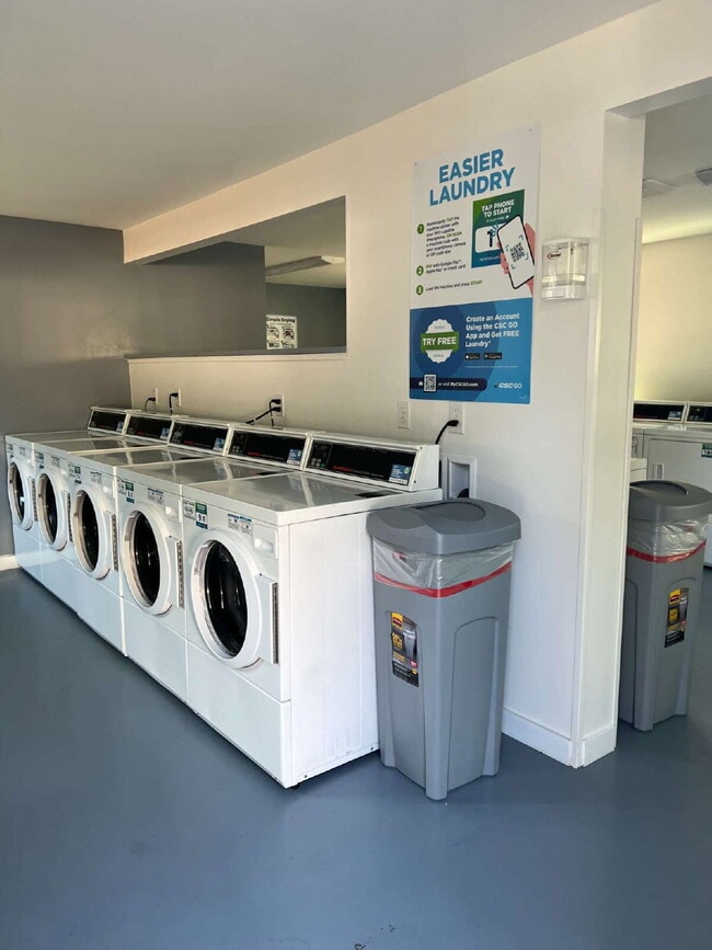 Building Photo - Fairwood Area Unit Available with Move-In Special!