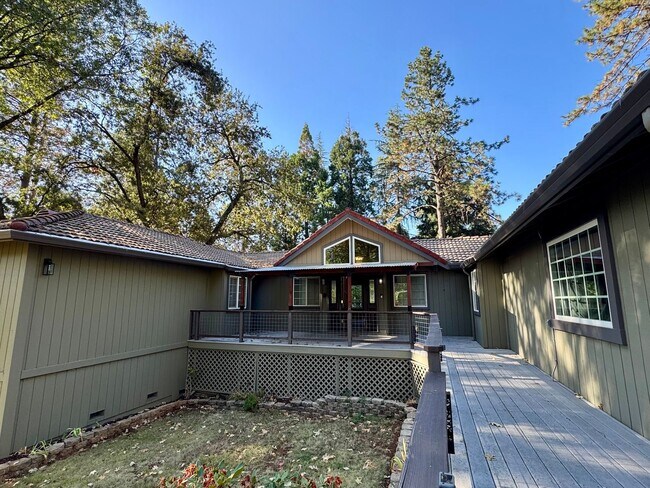 Building Photo - 16694 Marion Way