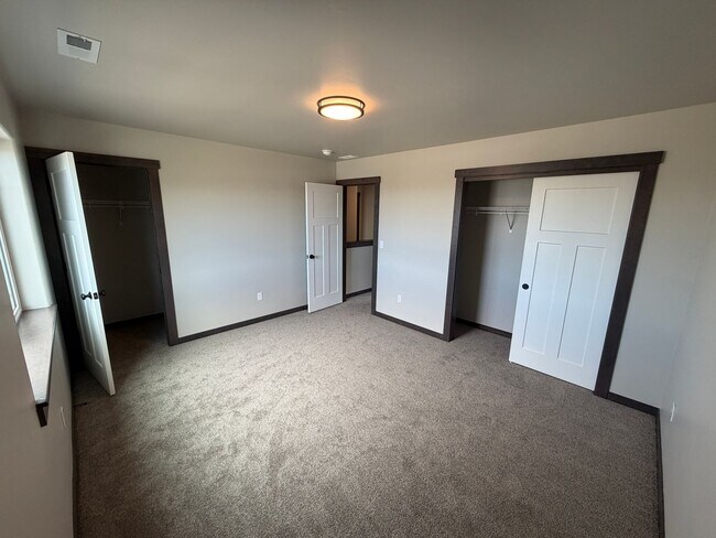 Building Photo - Beautiful & Brand New 4 bd/2.5 ba Home