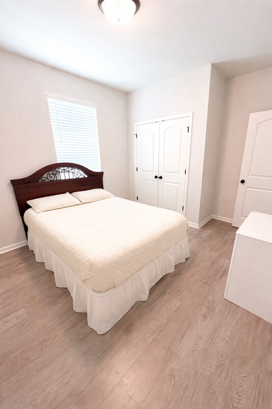 Building Photo - 1513 R. Esplanade