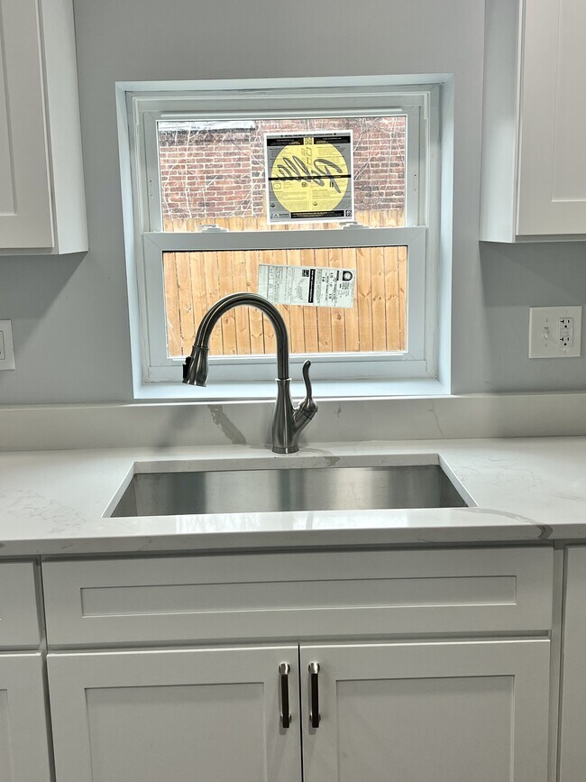 Building Photo - 1212 W Lombard St