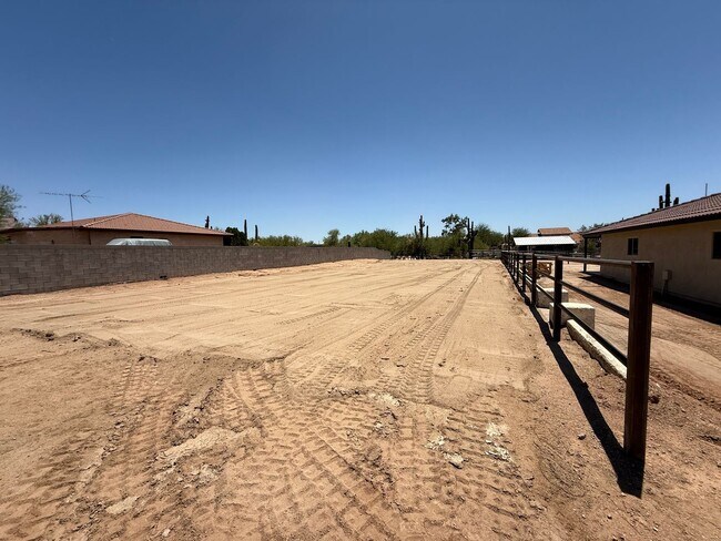 Building Photo - Cave Creek Horse Property