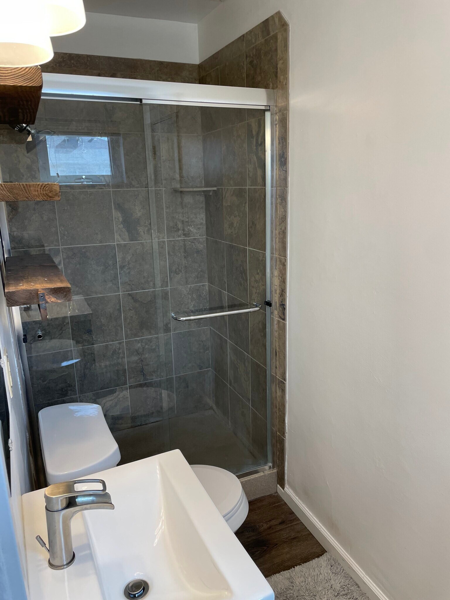 2nd bath - 9291 High St