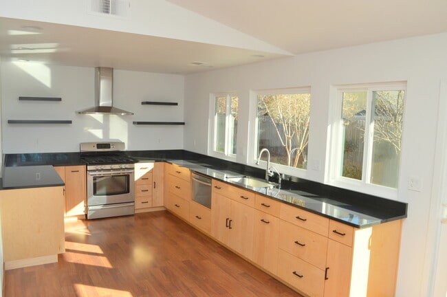 Building Photo - 62 Plumwood Ct