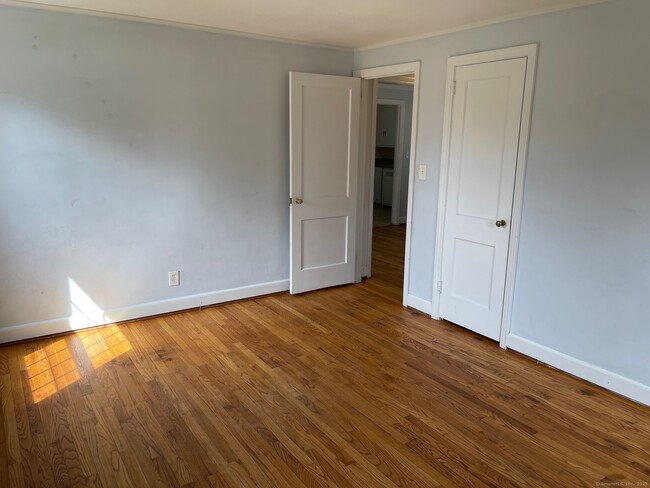 Building Photo - 1058 Farmington Ave