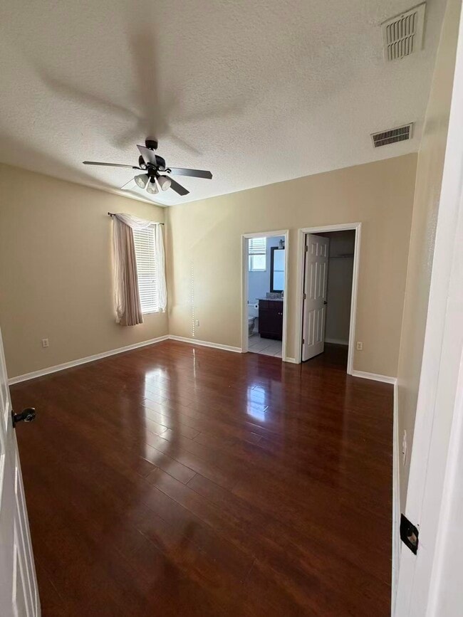 Building Photo - 404 Bluff Pass Dr