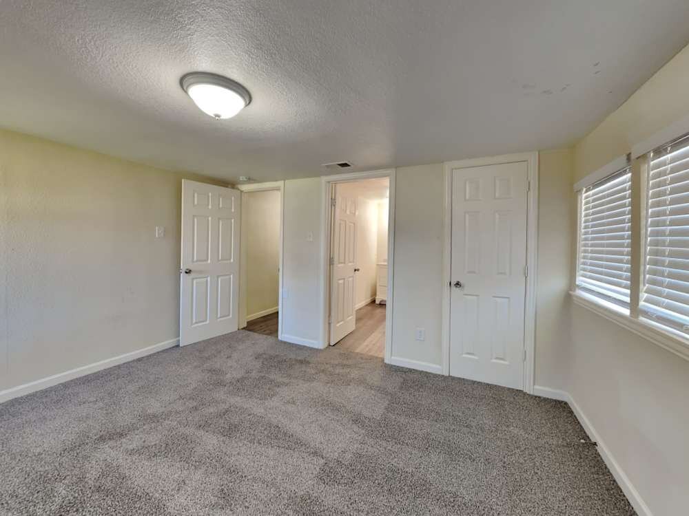 Building Photo - 4530 Skyline Dr