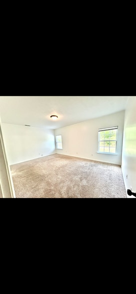 Building Photo - 897 Westlawn Dr