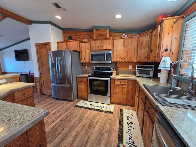 Building Photo - 708 Town Creek Rd