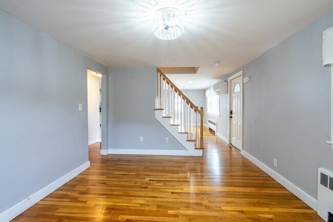 Building Photo - 26 Martell Rd