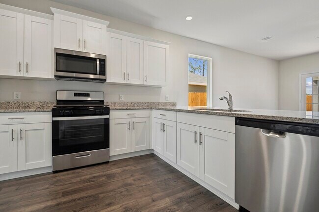 Building Photo - 15415 Maple Ter Dr