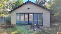 Building Photo - Adorable Bungalow in the heart of Memphis