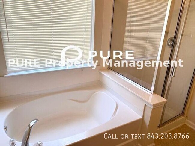 Building Photo - 160 Avonshire Dr