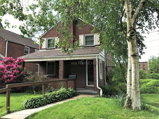 Building Photo - 1685 Doyle St
