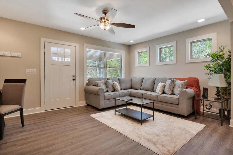 Building Photo - 764 Mary Ln