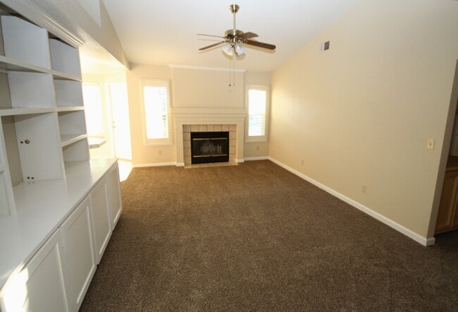 Building Photo - Charming 3Br/2BA/ 1444SF Available Now! Te...
