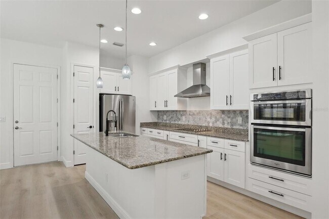 Building Photo - 307 S Arrawana Ave