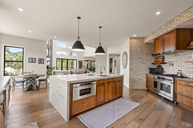 Building Photo - 3727 Lakebriar Pl