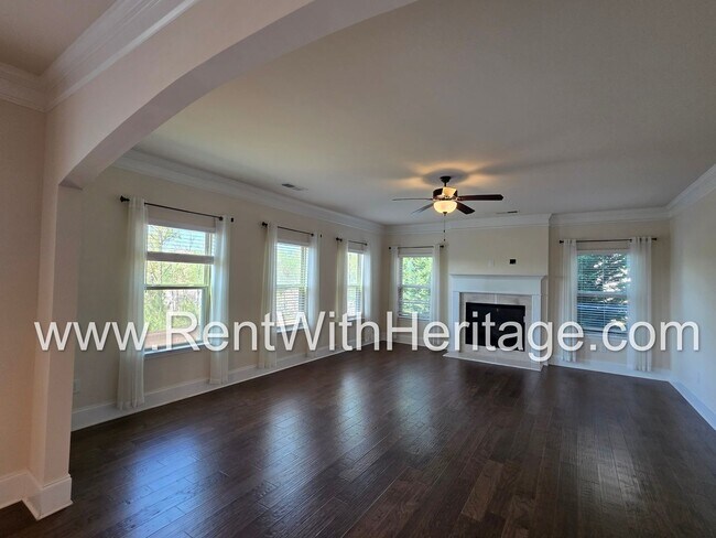 Building Photo - ABSOLUTELY BEAUTIFUL 5 BEDROOM/ 4.5 BATH HOME YOU DONT WANT TO MISS.