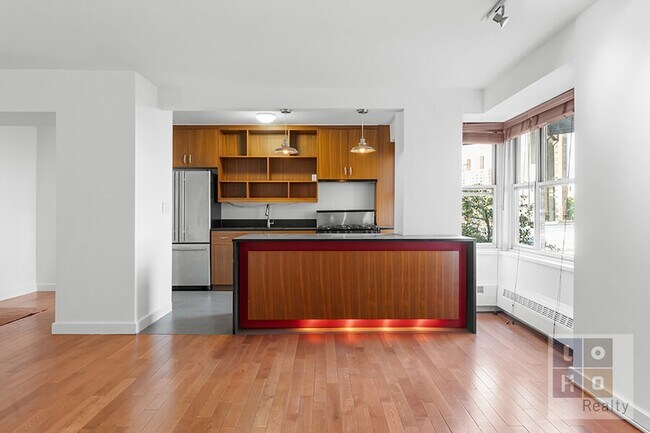Building Photo - 477 FDR Dr