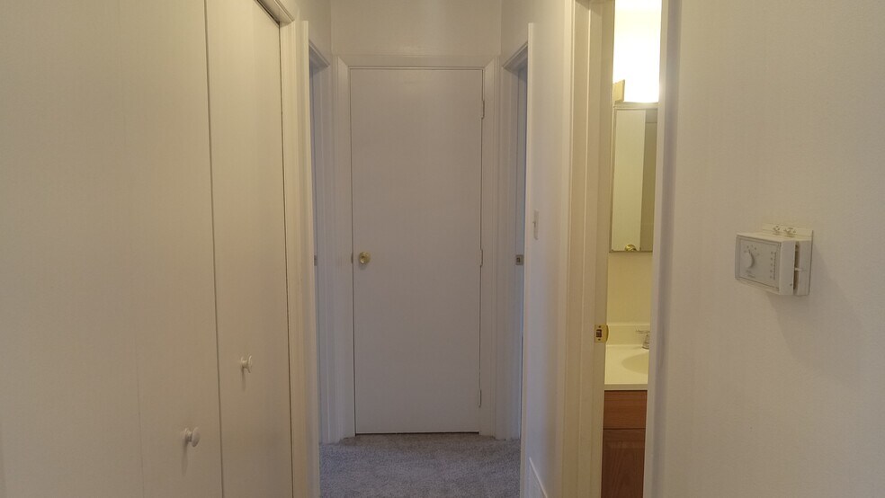 Building Photo - 8045 Pippin Rd