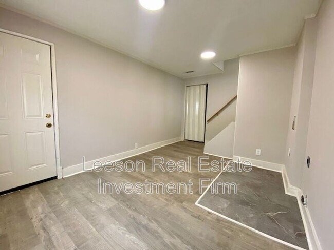 Building Photo - 3818 Richmond Ave