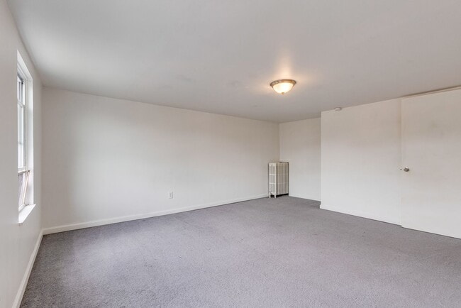 Building Photo - 836 Industry St