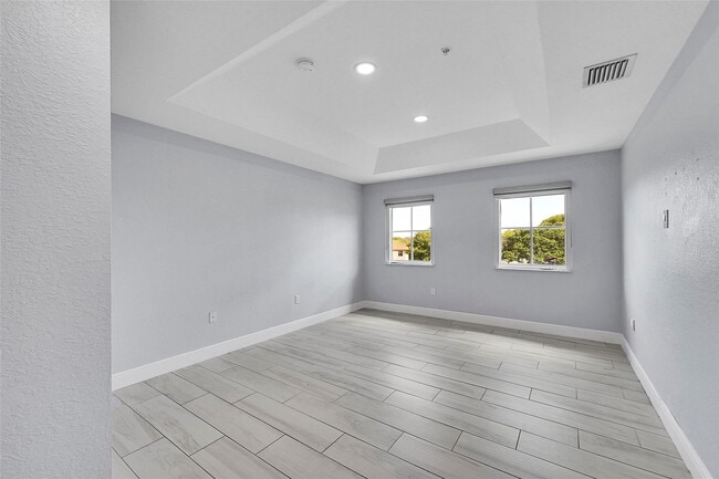 Building Photo - 150 Jacaranda Country Club Dr