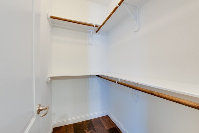 Building Photo - 6105 Stillman St