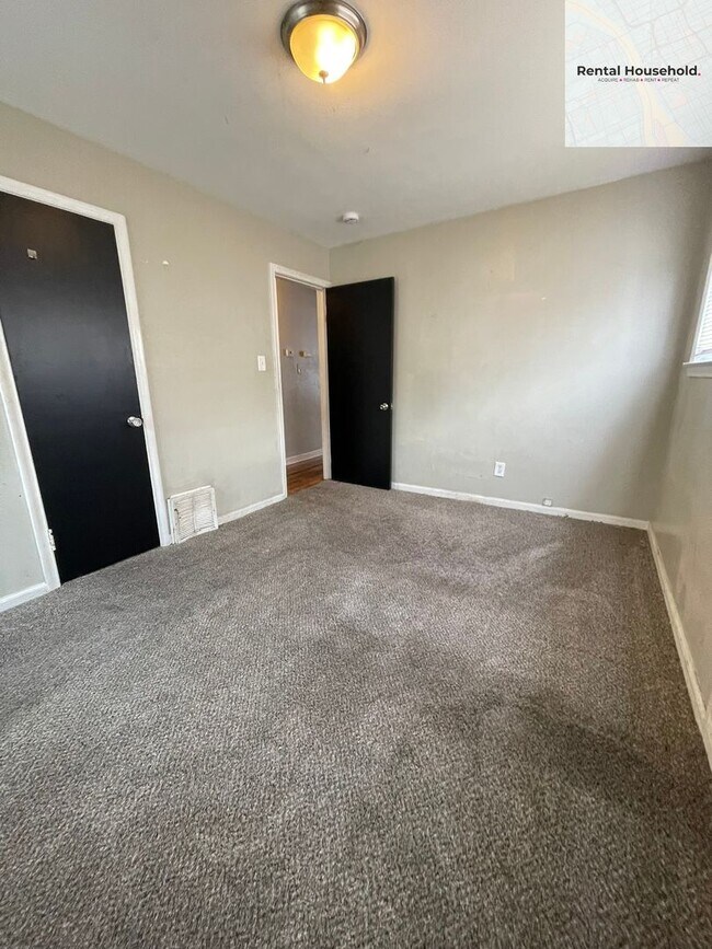 Building Photo - Beautiful 4 Bedroom Bungalow- Just $1300 a month