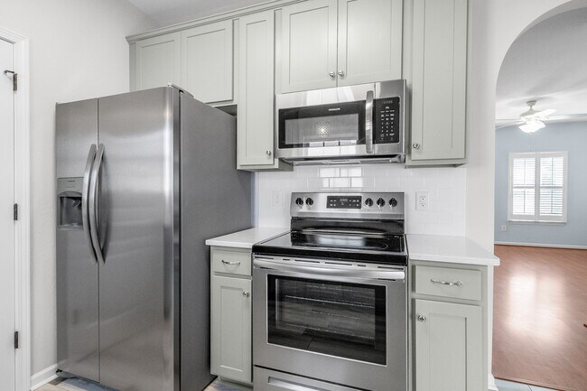 Building Photo - 558 Calen Ln