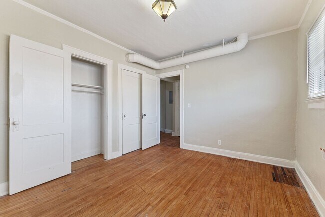 Building Photo - 5703 E Washington St