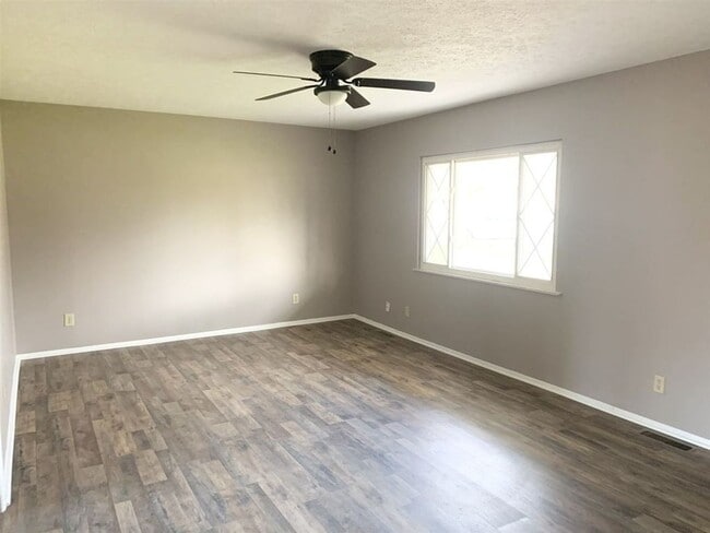 Building Photo - 3 bedroom 1 bath