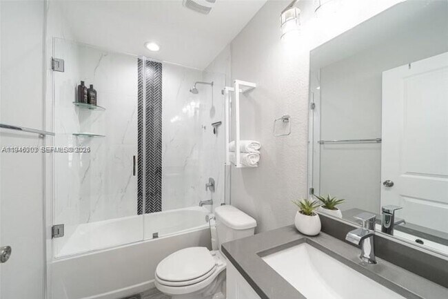 Building Photo - 1302 NE 2nd Pl