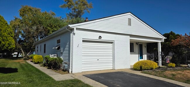 Building Photo - 90 Rodhos St