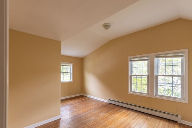 Building Photo - 4 Bedroom Single Family Cape