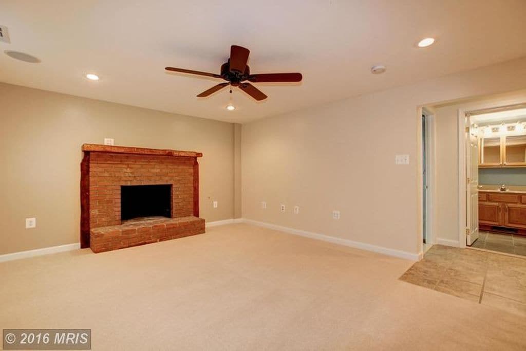 Building Photo - 7805 Howard St