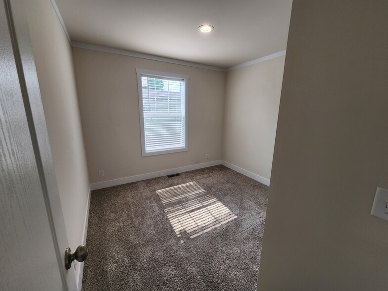 Building Photo - 17 Video Ct