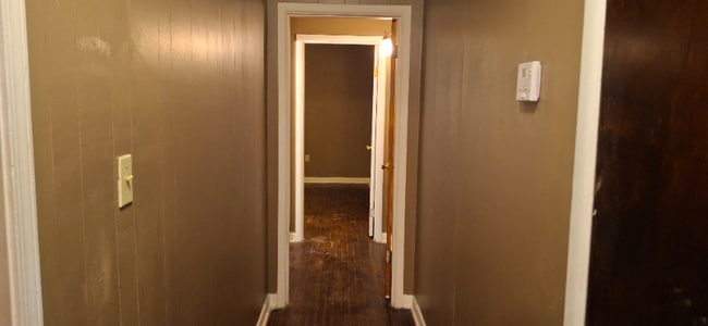 Building Photo - 4701 Lynch Dr