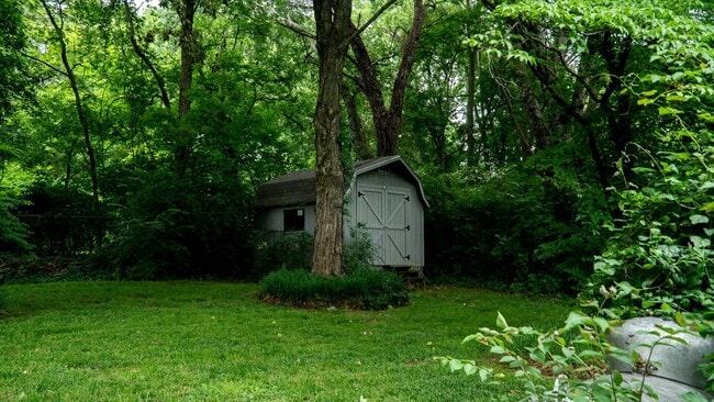 Building Photo - Four bedroom in Nashville