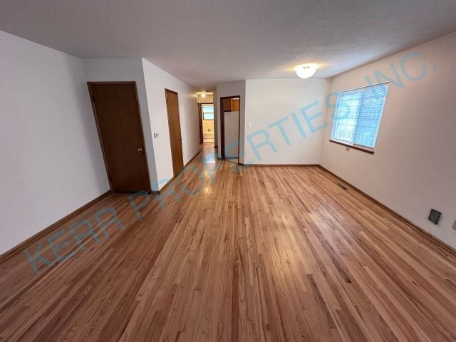 Building Photo - Charming 2-Bed Oasis with 1,111 Sq Ft of Comfort in Vibrant SE Portland!