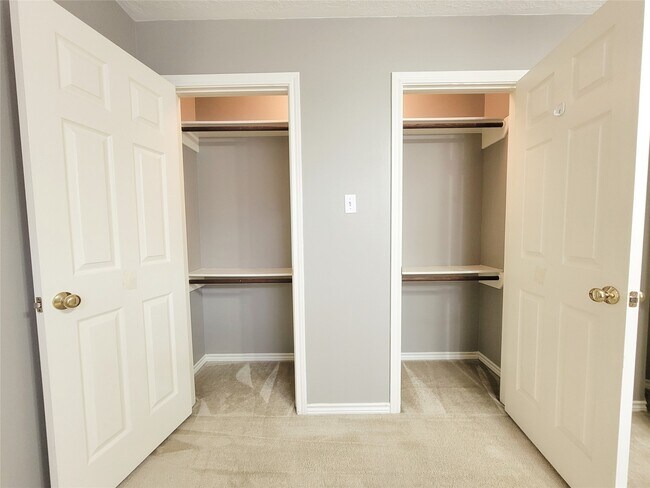 Building Photo - 309 Rolling Hills Dr W