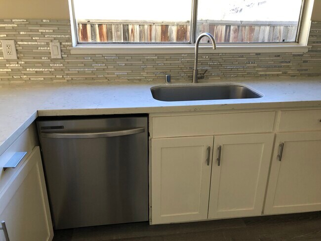 Building Photo - 125 El Toro Ct