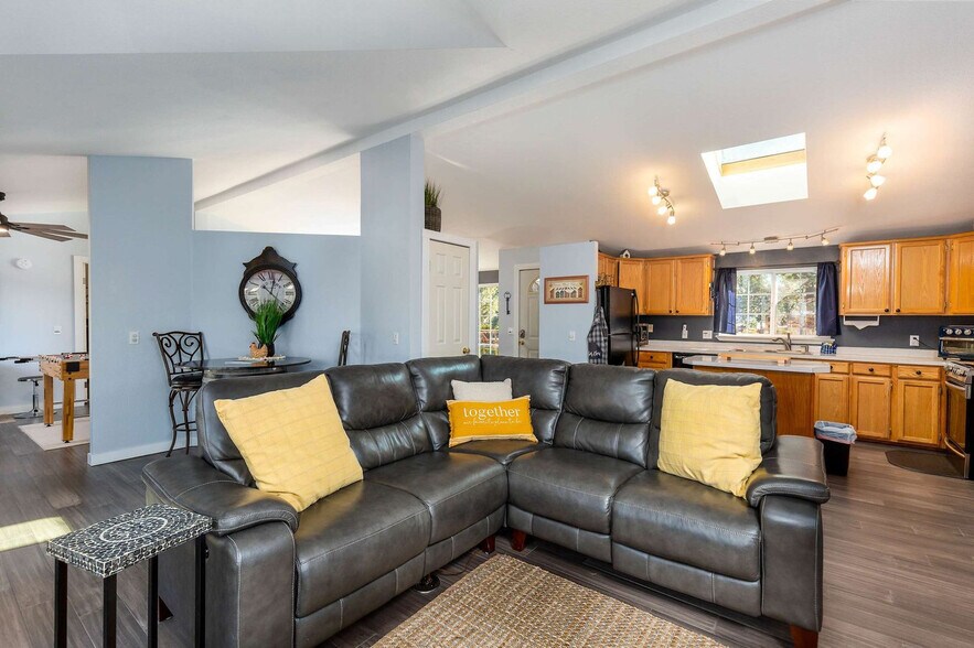 Primary Photo - 60289 Cinder Butte Rd