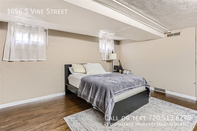 Building Photo - 1096 S Vine St