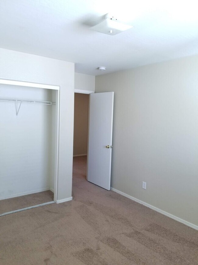 Building Photo - Spacious 3BD Home Near Downtown Phoenix & Major Freeways