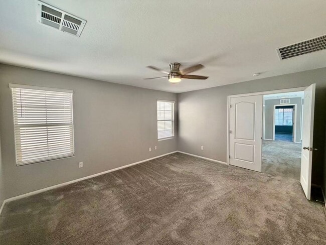 Building Photo - Fantastic two story single family house